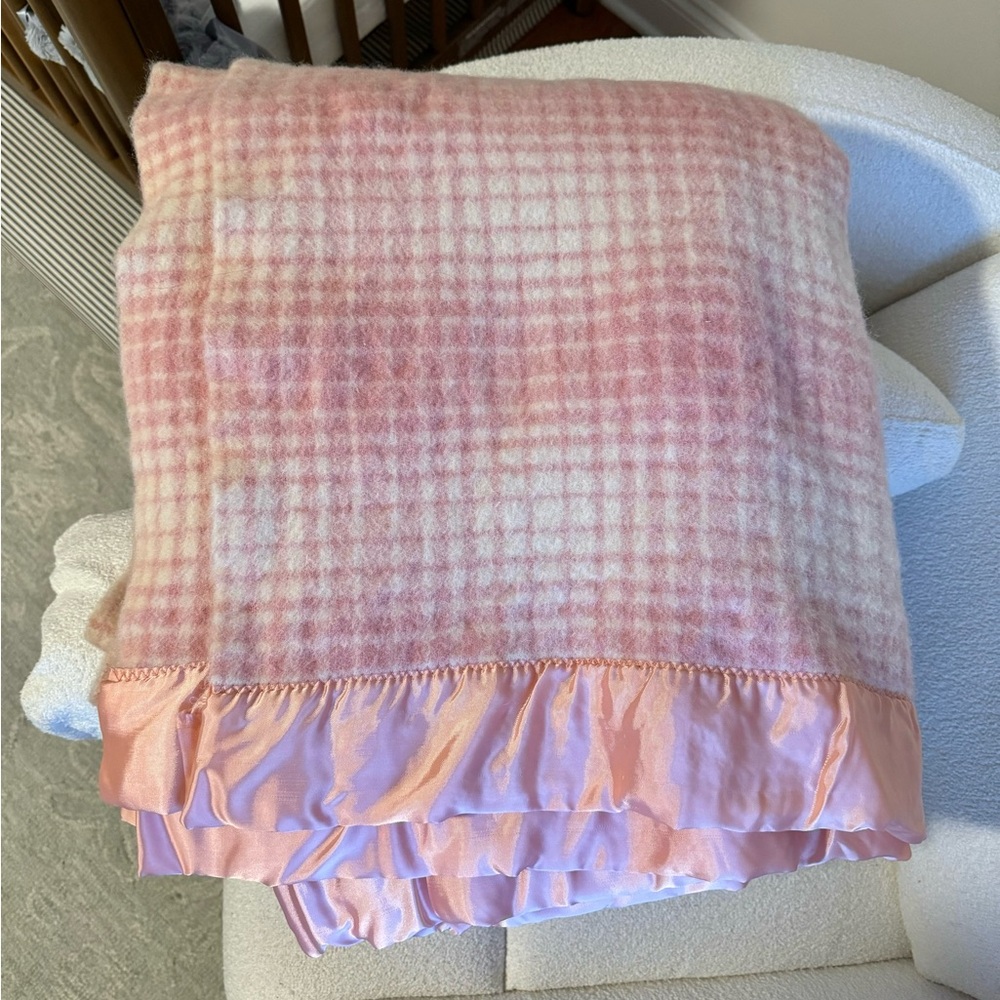 70x81 Vintage St Marys Woolen Satin Trim Blanket Pink Cream Ombre Checker Print